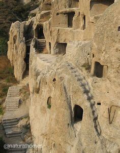 Ancient Cliff Tombs and Breathtaking Scenery: Exploring the Mysteries of Xiyi Village's Mausoleums!