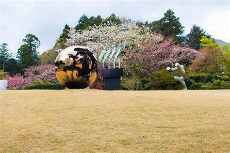 The Hakone Open-Air Museum: A Breathtaking Symphony of Nature and Art!