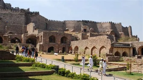 Golconda Fort: A Majestic Hilltop Fortress Whispering Tales of History and Grandeur!