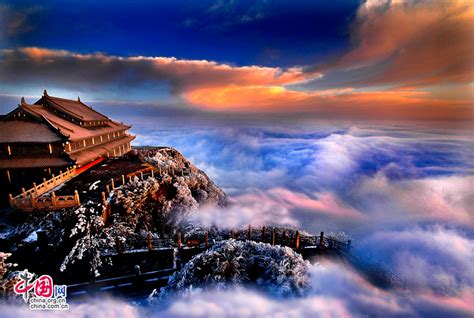  Mount Emei: Ancient Mysticism Meets Breathtaking Natural Beauty!