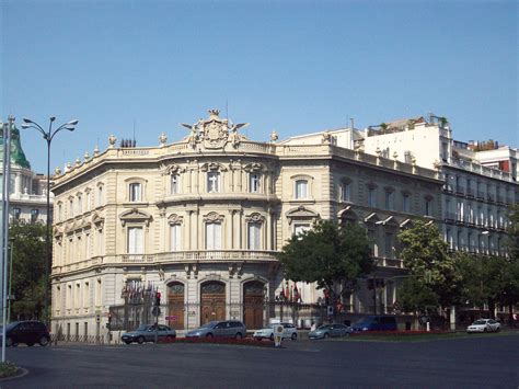 The Palacio de Linares: A Jewel of 19th-Century Opulence and Architectural Wonder!