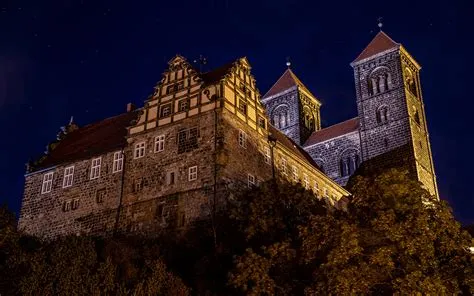 Quedlinburg Castle: An Ancient Fortress Embracing History and Panoramic Views!