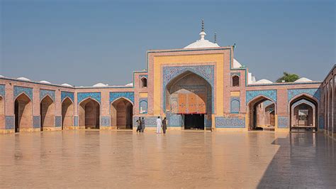 Shah Jahan Mosque: A Majestic Mughal Gem With Intricate Artwork and Peaceful Serenity!