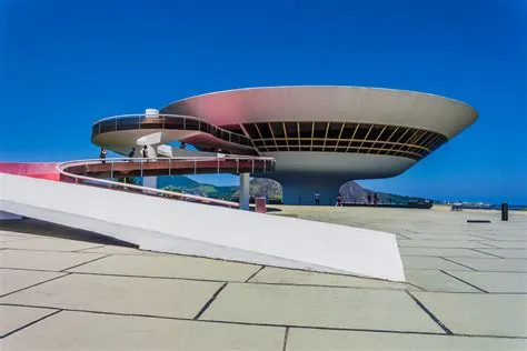 The Niterói Contemporary Art Museum! A Monumental Sculpture of Artistic Expression and Breathtaking Panoramas!